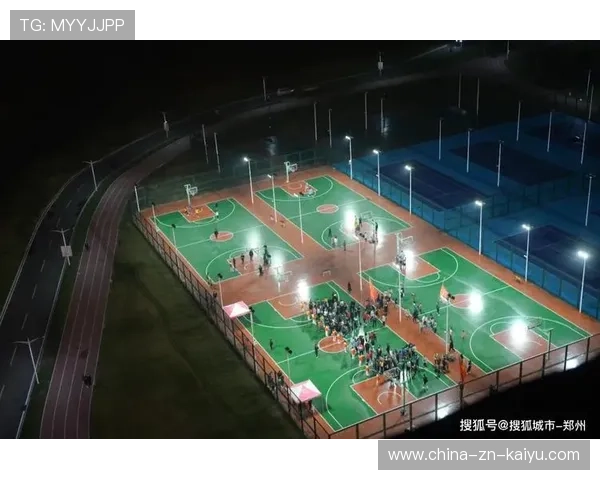 特色篮球文化与城市夜景相结合，建设“夜间体育新地标”，关于夜间篮球场的环境描写